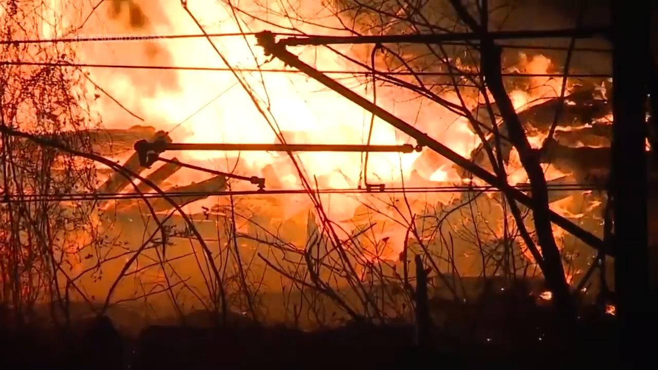 Winddriven brushfire at Baltimore wood recycling yard closes Winddriven brushfire at Baltimore wood recycling yard closes